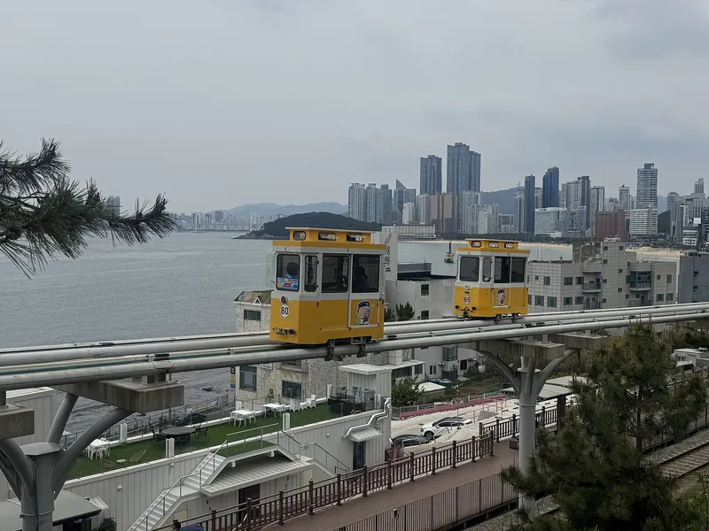 海雲台藍線公園的天空膠囊列車
