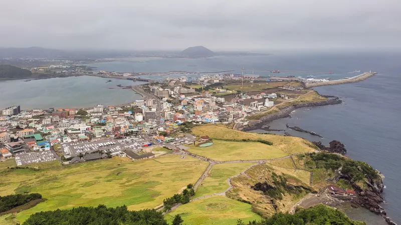 城山日出峰一帶的海岸