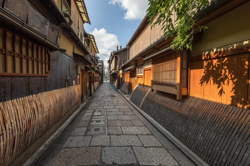 Straße mit Machiya in Gion